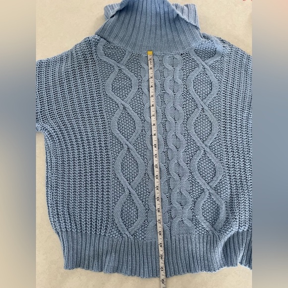 LUC-CE/ Cable knit turtleneck sweater/Oversized/ Light blue/ Size US Small/Med. - Picture 5 of 10